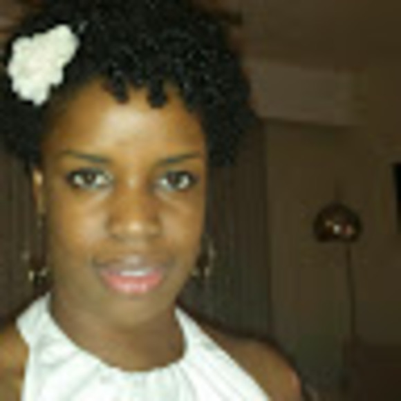 Meet your Posher, Claudia - Picture 1 of 1